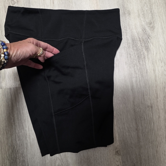 Victoria’s Secret Size 10 On Point Flow Pocket Bike Shorts - Picture 4 of 4